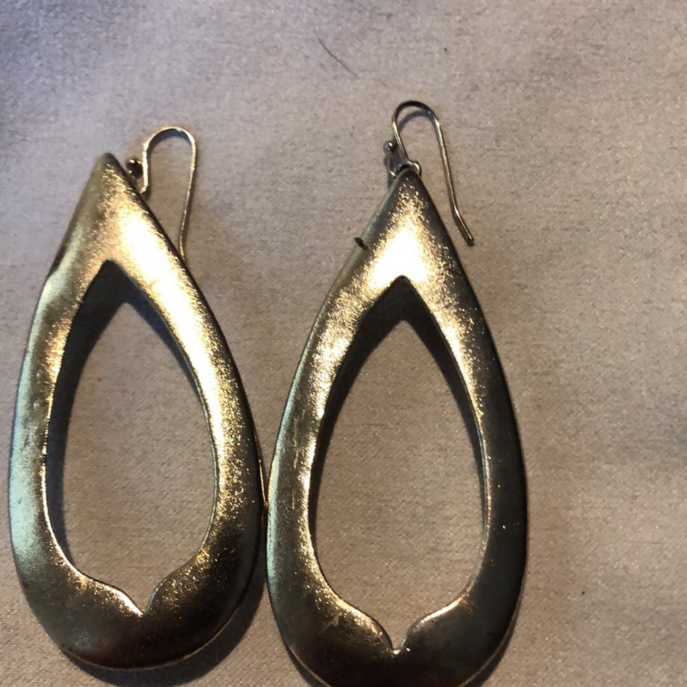 Kendra Scott earring frames